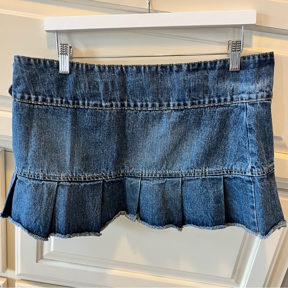 Pleated Jean Skirt Juniors 11 EUC - Picture 2 of 6